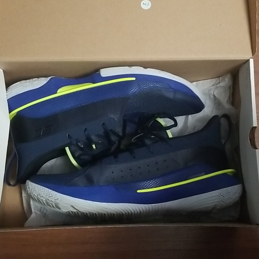 UA Curry 7s